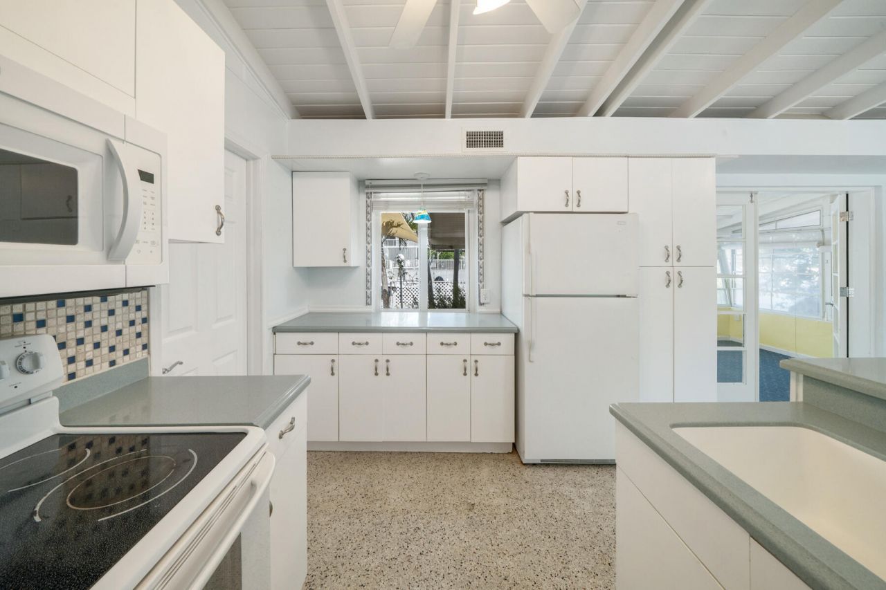 319 Woods Avenue, Tavernier, FL 33070 Photo