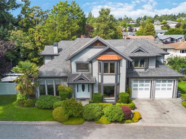 1702 De Sousa Pl, Saanich, BC V8N 3L2
