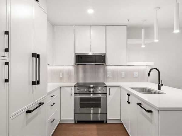 1102 Esquimalt Rd, Unit TH2, Esquimalt, BC V9A 0L3