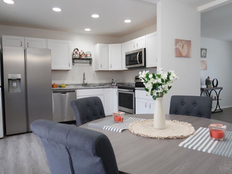 10220 Windswept Lane, Cincinnati, OH 45251 Photo 6