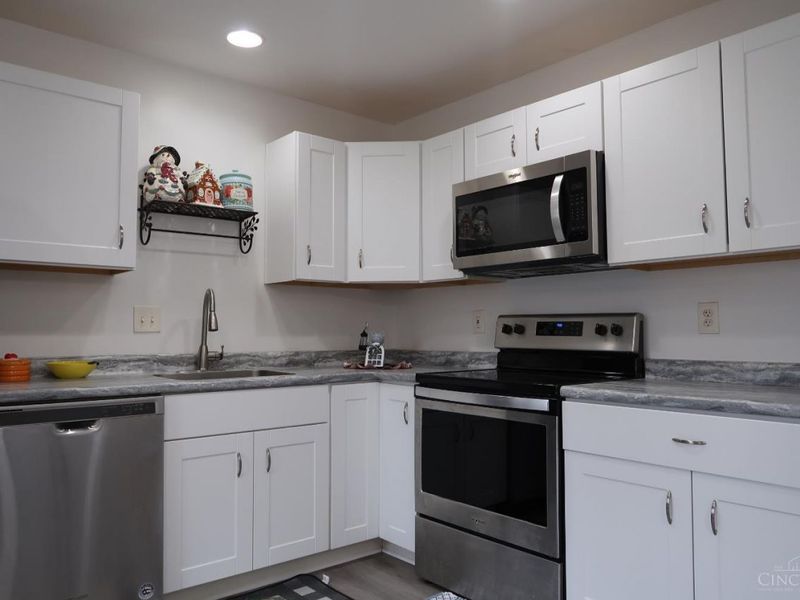 10220 Windswept Lane, Cincinnati, OH 45251 Photo 8