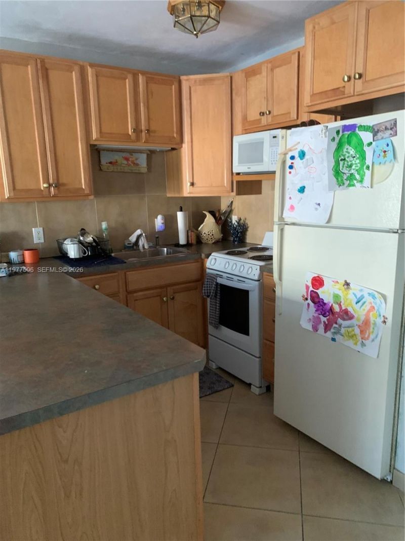 322 Taylor St, Unit 2D, Hollywood, FL 33019 Photo