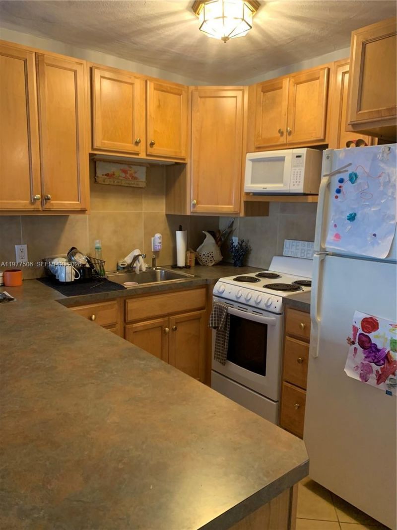 322 Taylor St, Unit 2D, Hollywood, FL 33019 Photo