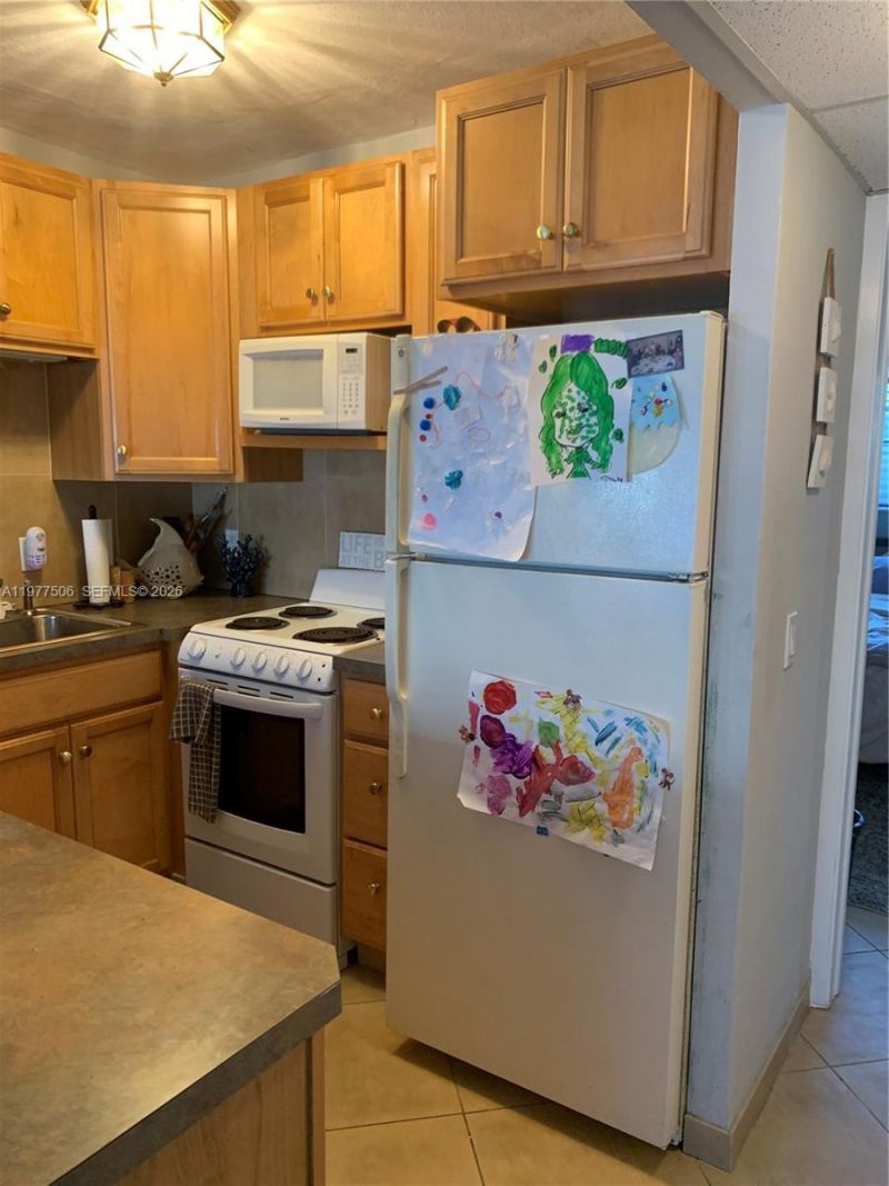 322 Taylor St, Unit 2D, Hollywood, FL 33019 Photo