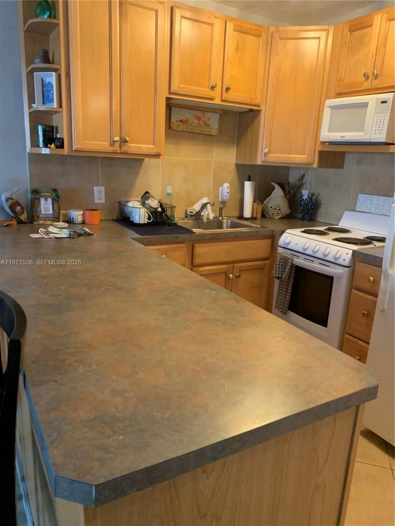 322 Taylor St, Unit 2D, Hollywood, FL 33019 Photo