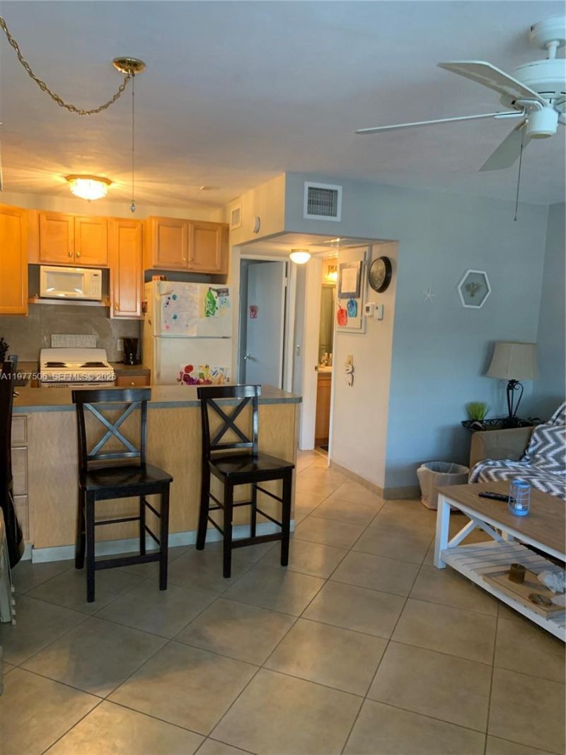 322 Taylor St, Unit 2D, Hollywood, FL 33019 Photo