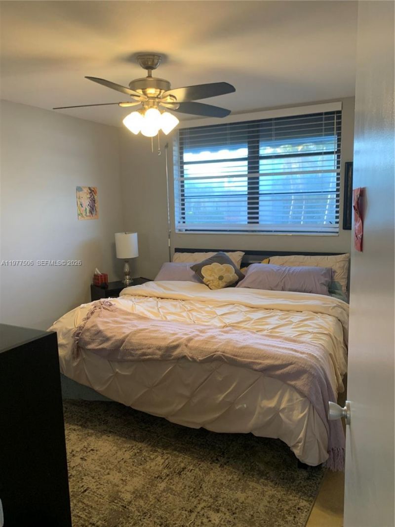 322 Taylor St, Unit 2D, Hollywood, FL 33019 Photo