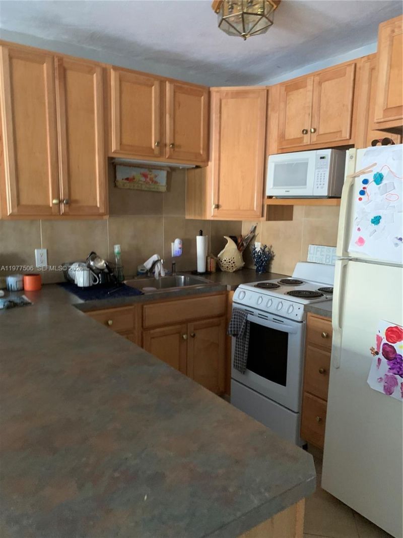 322 Taylor St, Unit 2D, Hollywood, FL 33019 Photo