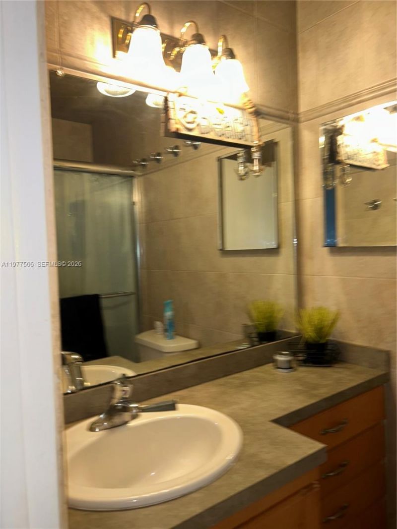 322 Taylor St, Unit 2D, Hollywood, FL 33019 Photo