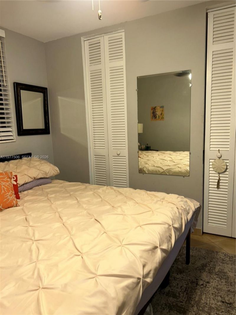 322 Taylor St, Unit 2D, Hollywood, FL 33019 Photo