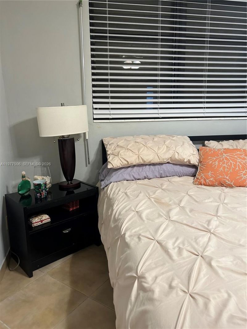 322 Taylor St, Unit 2D, Hollywood, FL 33019 Photo