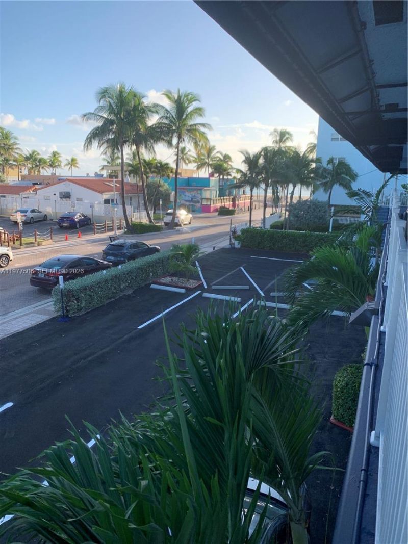 322 Taylor St, Unit 2D, Hollywood, FL 33019 Photo
