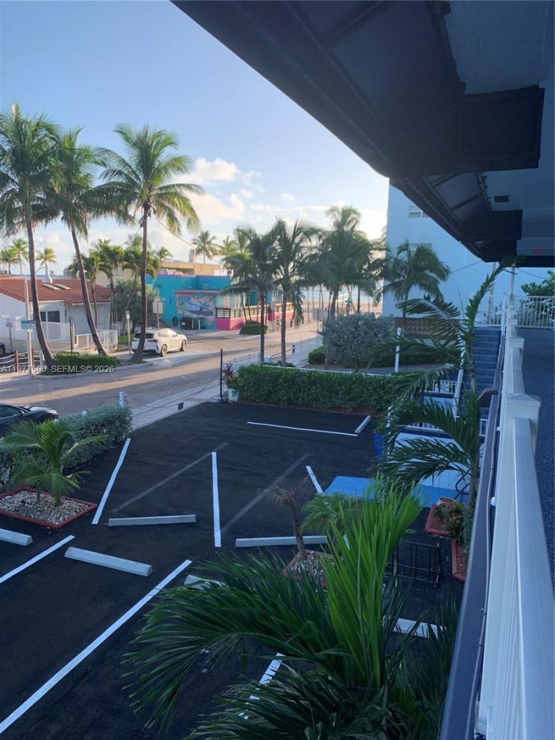 322 Taylor St, Unit 2D, Hollywood, FL 33019 Photo