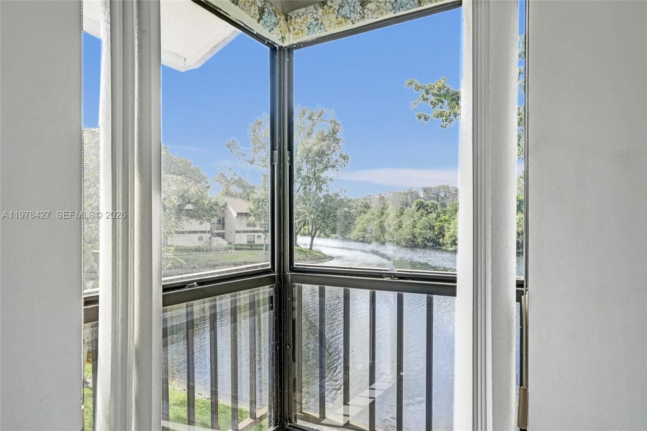 2541 N Carambola Cir N , Unit 1832, Coconut Creek, FL 33066 Photo