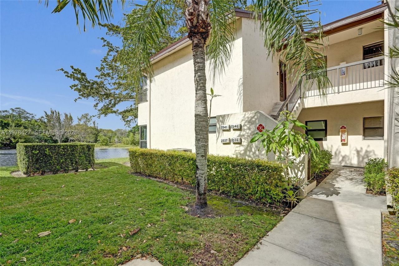 2541 N Carambola Cir N , Unit 1832, Coconut Creek, FL 33066 Photo
