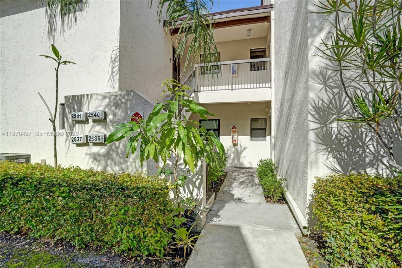 2541 N Carambola Cir N , Unit 1832, Coconut Creek, FL 33066 Photo