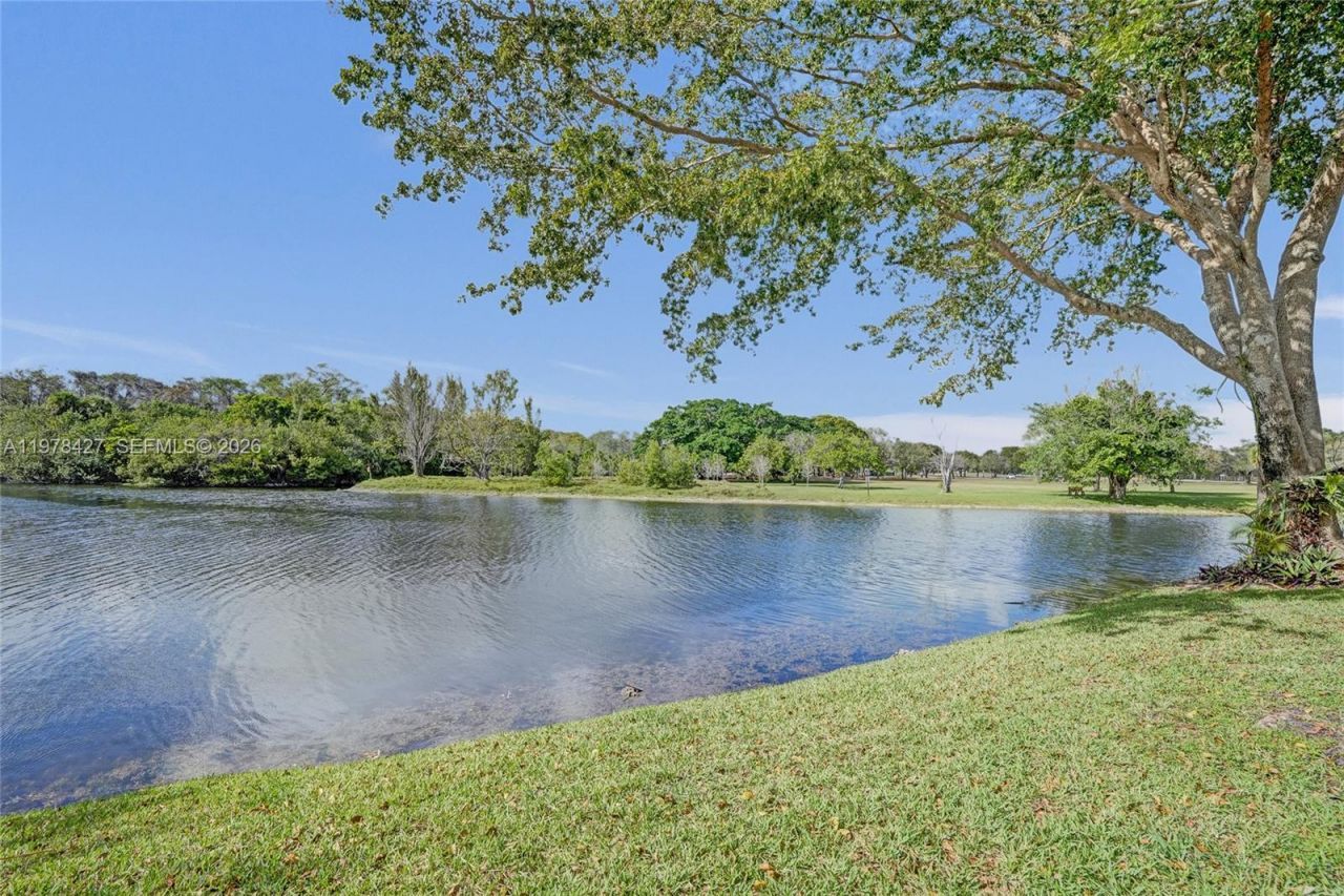 2541 N Carambola Cir N , Unit 1832, Coconut Creek, FL 33066 Photo