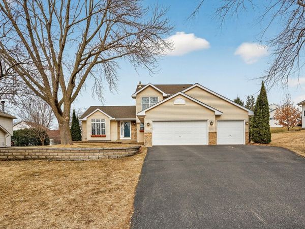 392 Pendryn Hill Curve, Woodbury, MN 55125