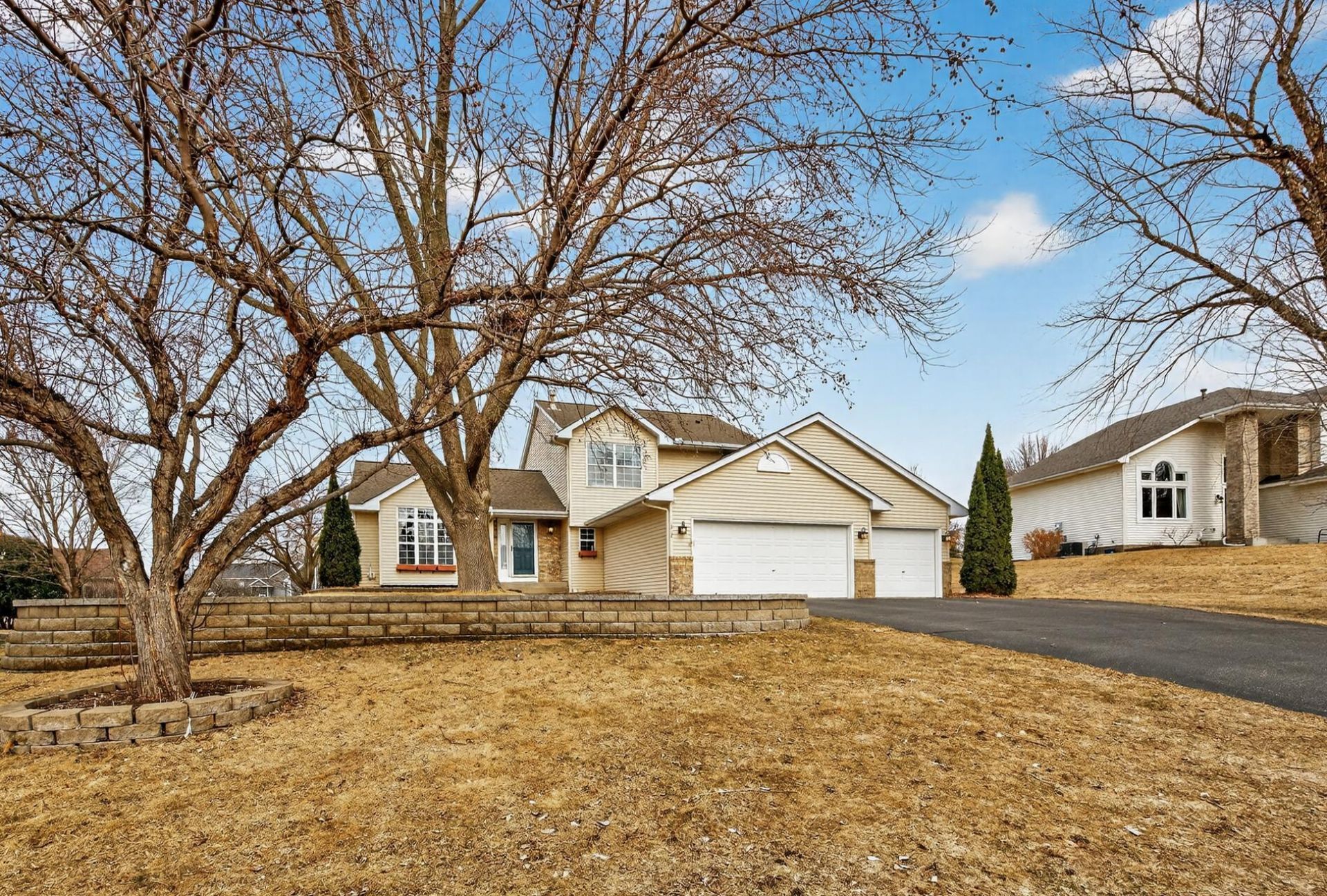 392 Pendryn Hill Curve, Woodbury, MN 55125 Main Photo