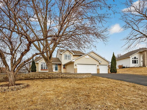 392 Pendryn Hill Curve, Woodbury, MN 55125