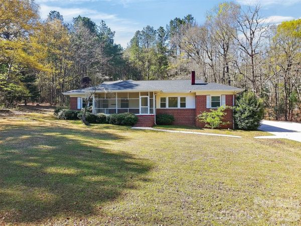 46 Pinecrest Avenue, Great Falls, SC 29055