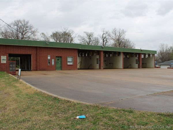 1806 W Broadway Street , Collinsville, OK 74021