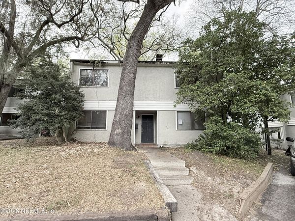 718 OAKS MANOR Court, Unit M1-2, Jacksonville, FL 32211