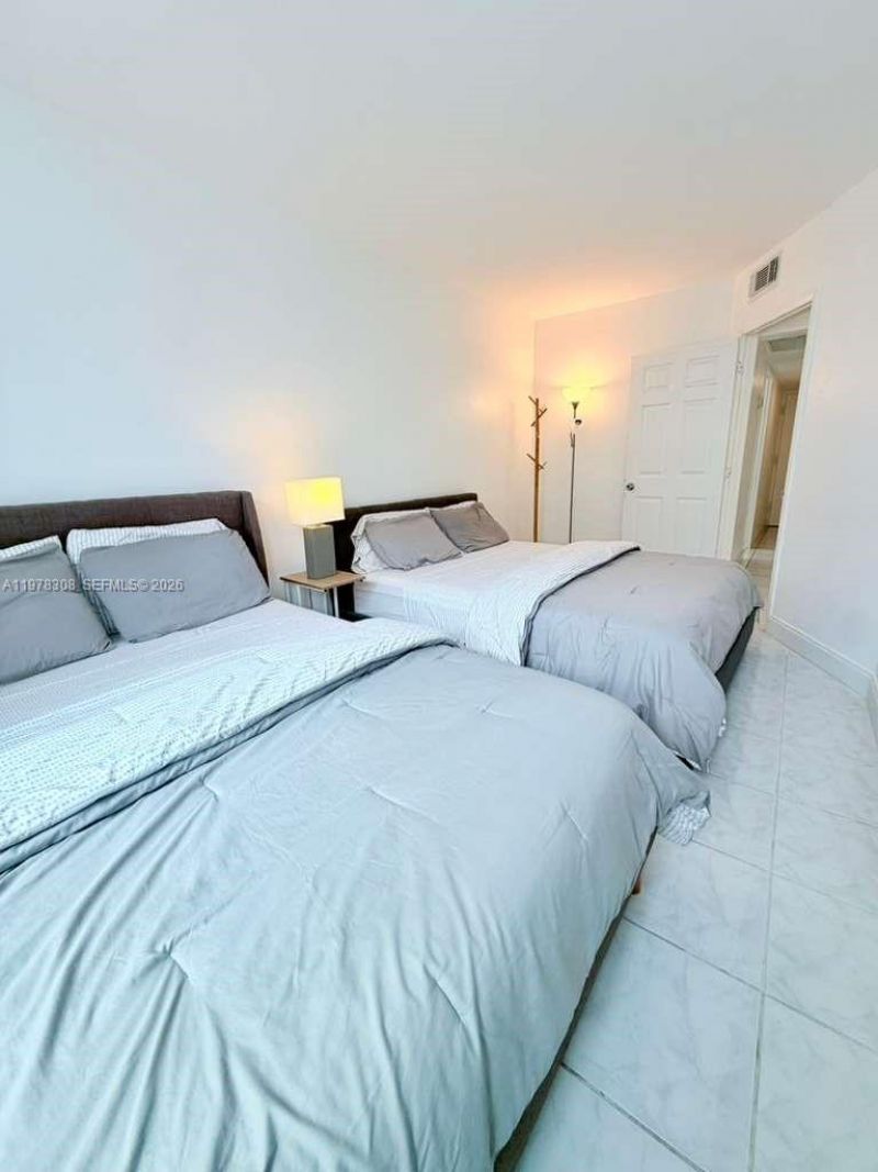 100 Lincoln Rd, Unit 524, Miami Beach, FL 33139 Photo