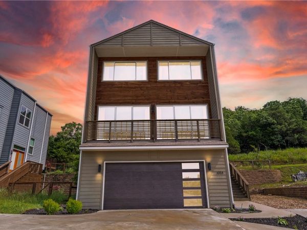 1054 E Huntsville Road , Fayetteville, AR 72701