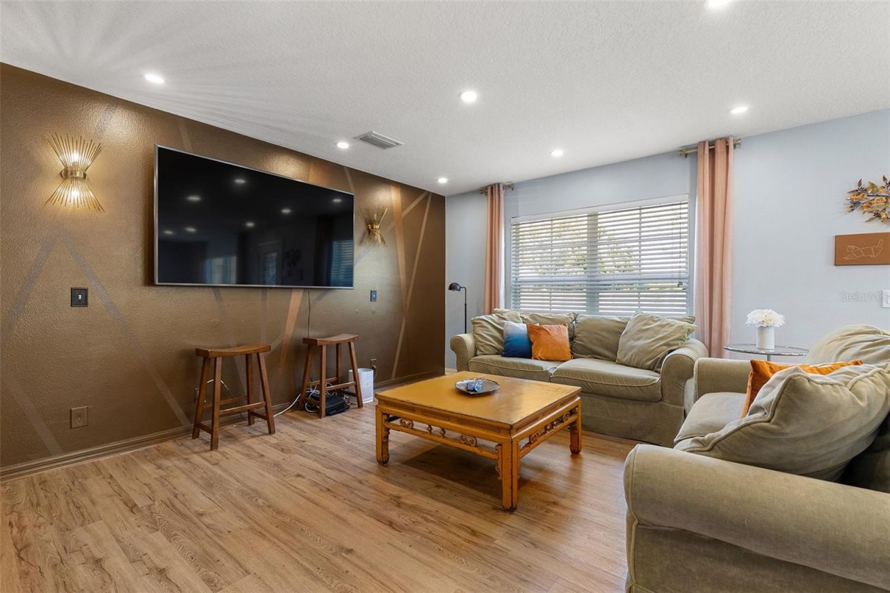 3852 Mandalay Drive , Saint Petersburg, FL 33705 Photo