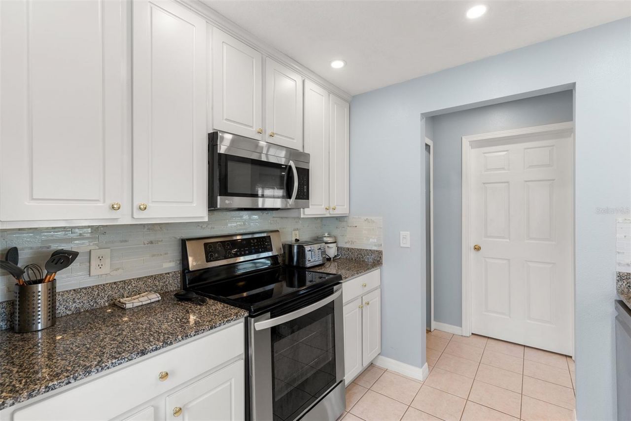 3852 Mandalay Drive , Saint Petersburg, FL 33705 Photo