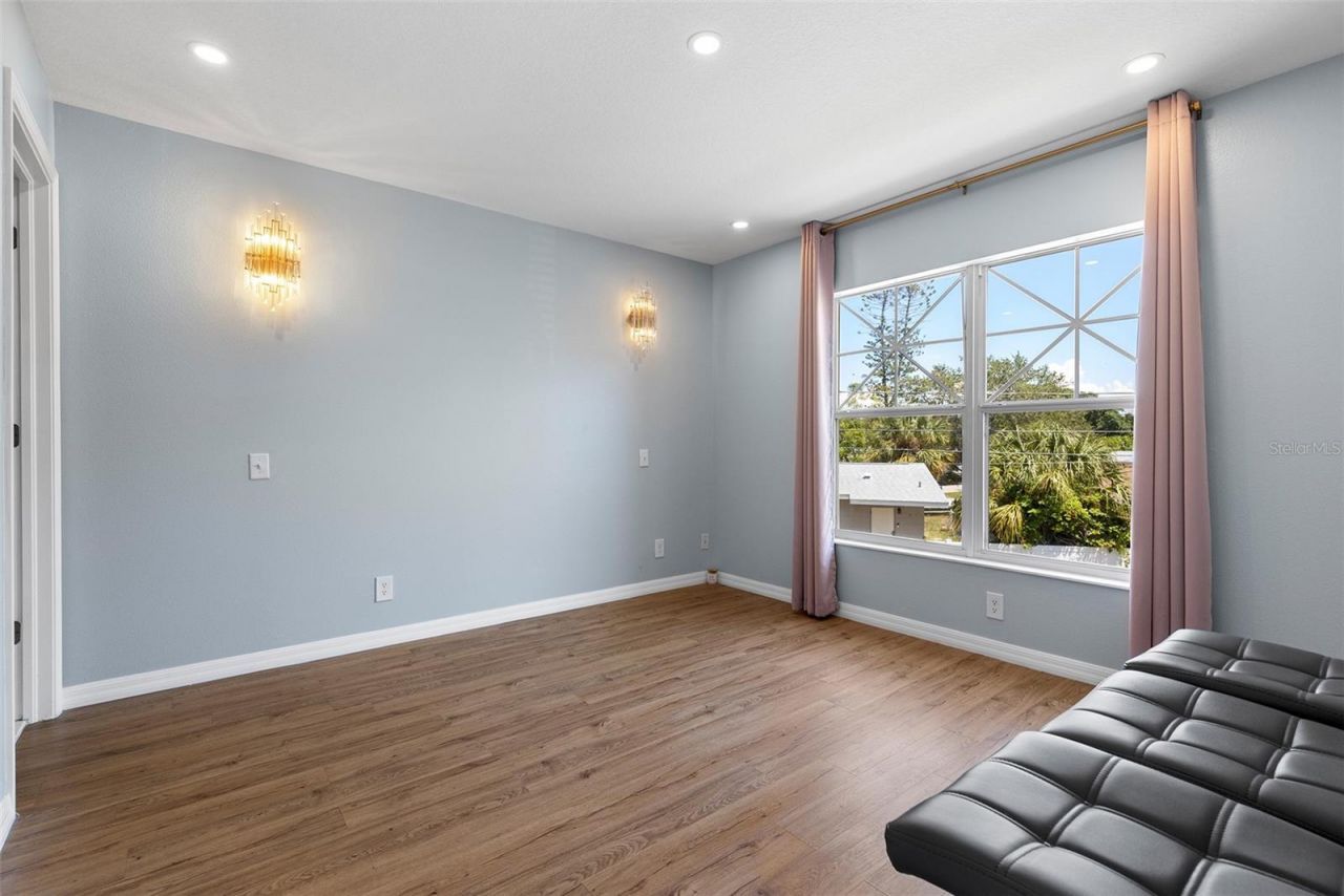 3852 Mandalay Drive , Saint Petersburg, FL 33705 Photo