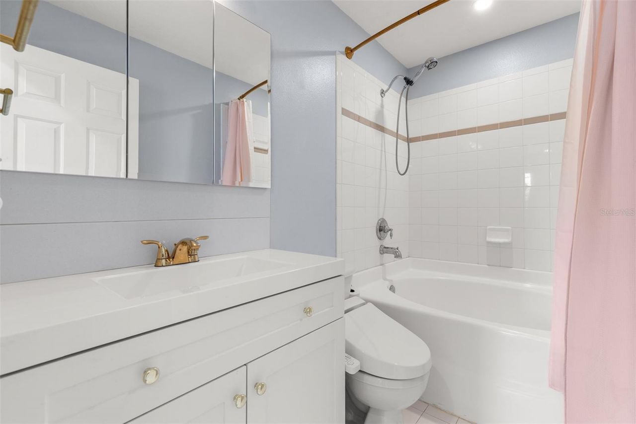 3852 Mandalay Drive , Saint Petersburg, FL 33705 Photo