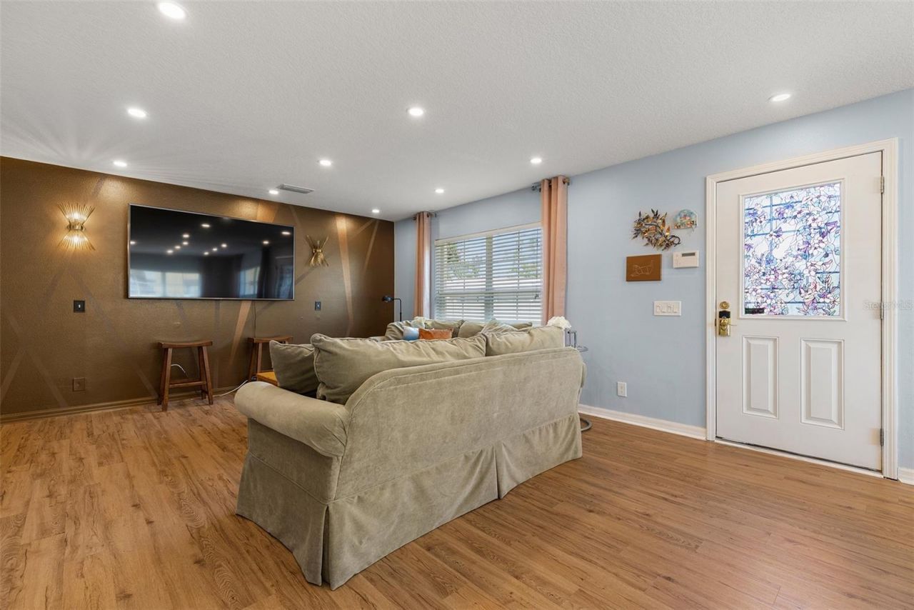 3852 Mandalay Drive , Saint Petersburg, FL 33705 Photo