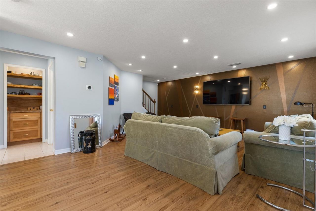 3852 Mandalay Drive , Saint Petersburg, FL 33705 Photo