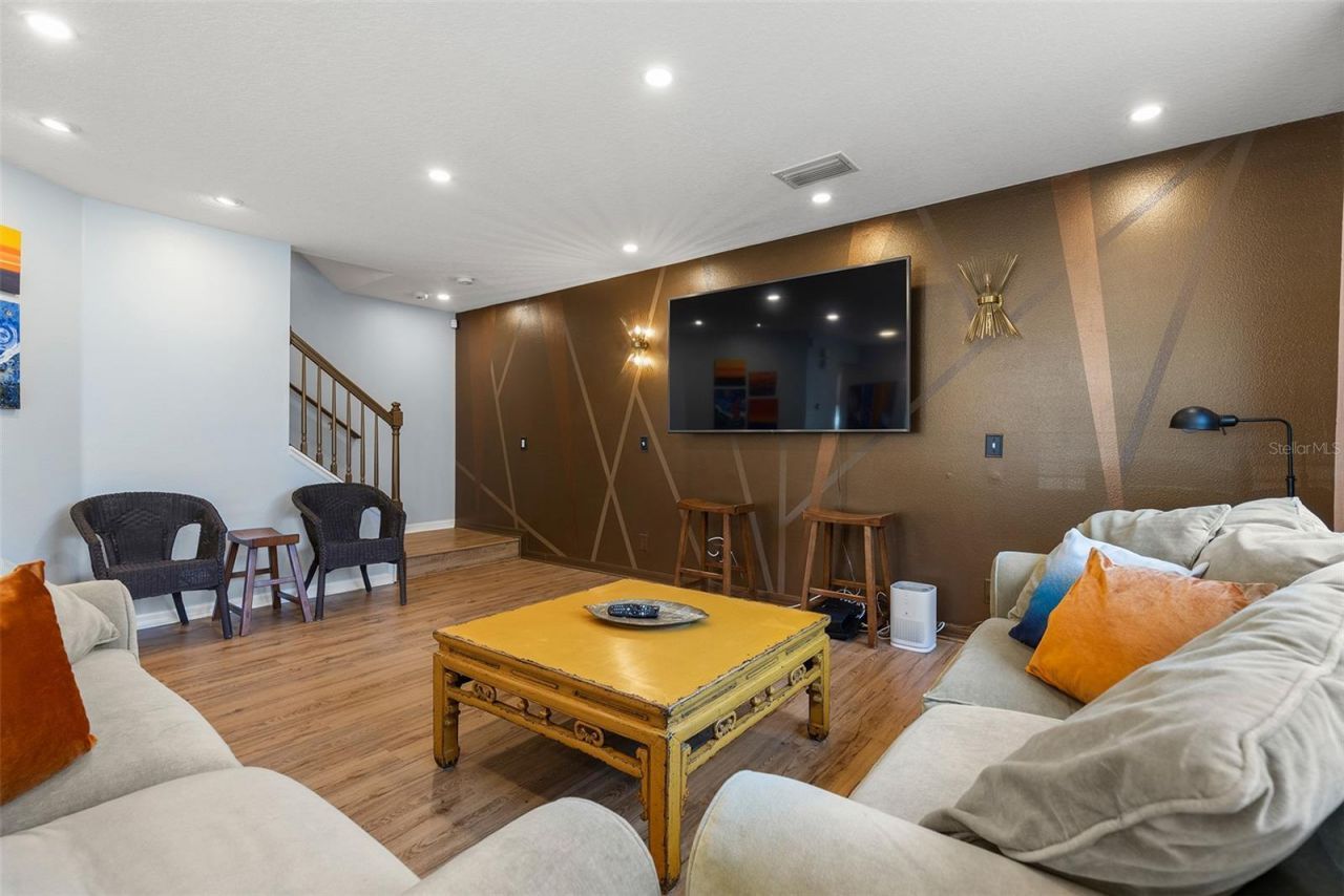 3852 Mandalay Drive , Saint Petersburg, FL 33705 Photo