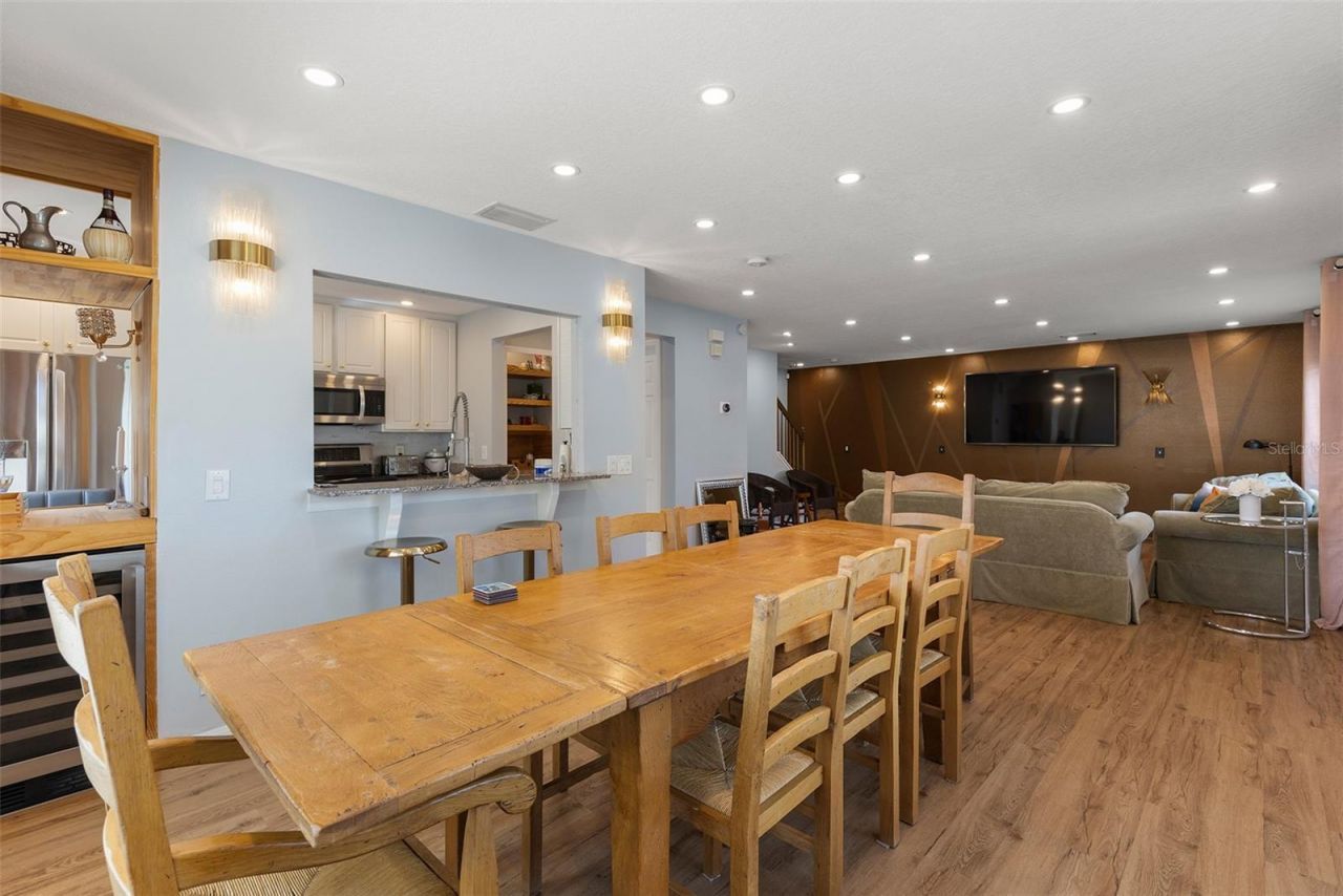 3852 Mandalay Drive , Saint Petersburg, FL 33705 Photo