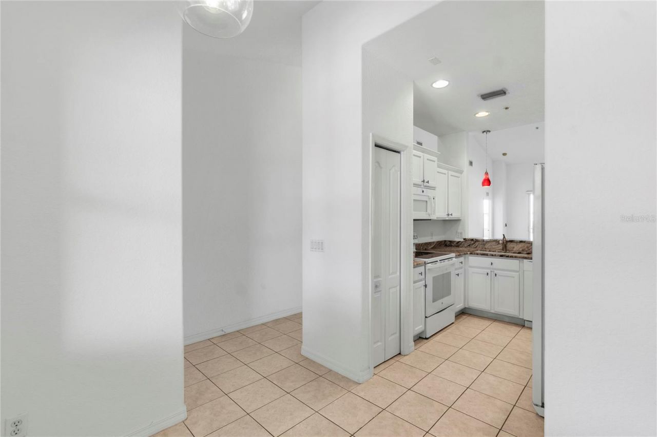 819 Fairwaycove Lane , Unit 203, Bradenton, FL 34212 Photo