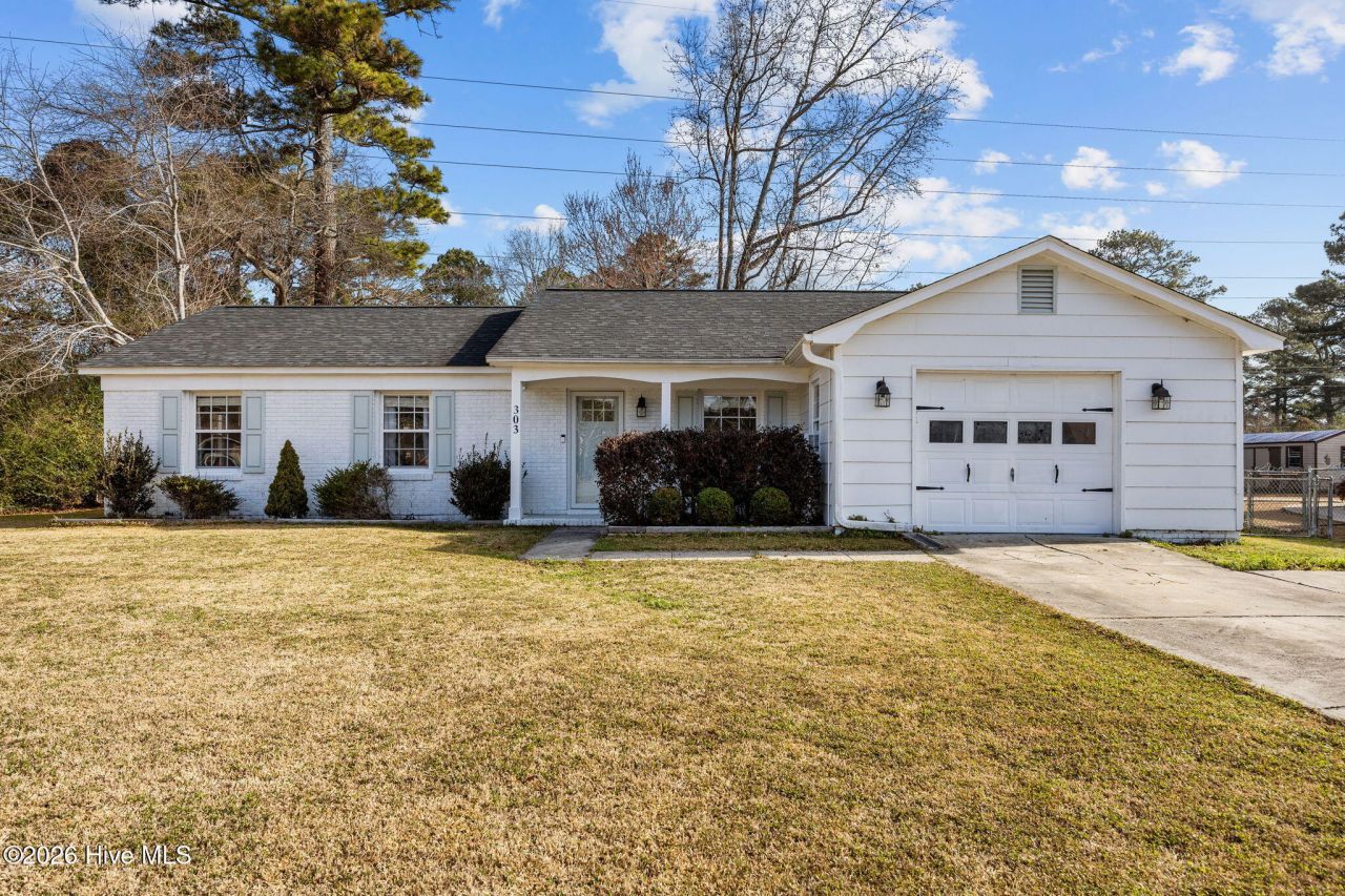303 Greenbriar Drive, Jacksonville, NC 28546 Main Photo