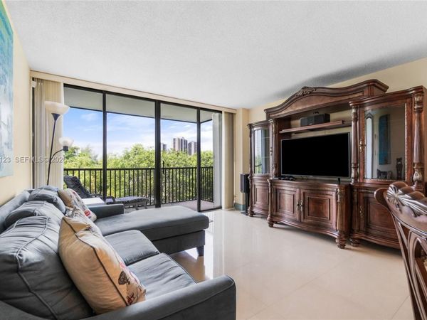 3401 N Country Club Dr , Unit 510, Aventura, FL 33180