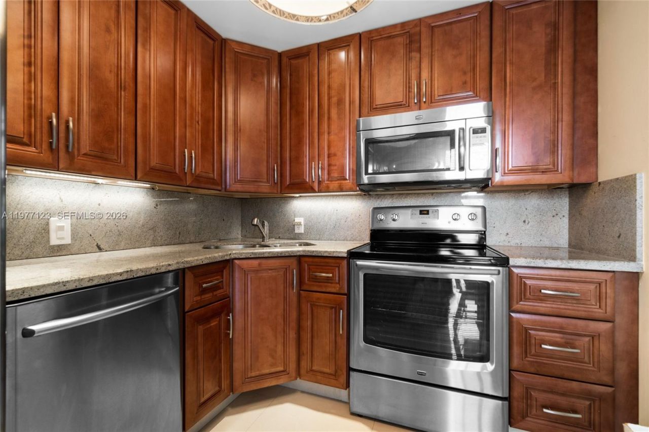 3401 N Country Club Dr , Unit 510, Aventura, FL 33180 Photo