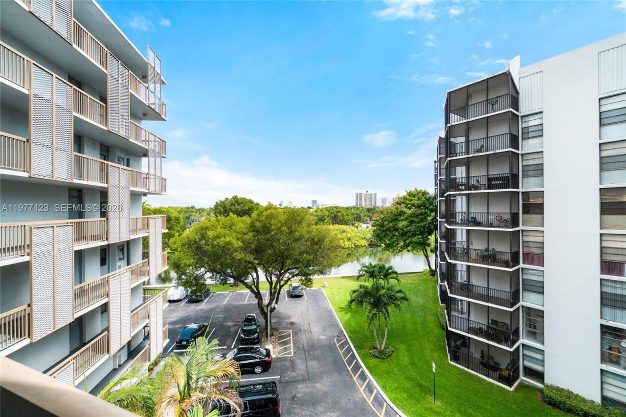 3401 N Country Club Dr , Unit 510, Aventura, FL 33180 Photo
