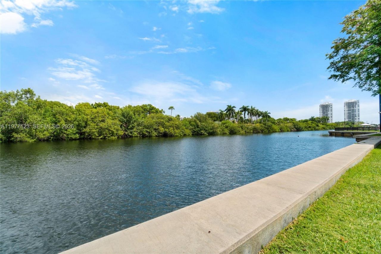 3401 N Country Club Dr , Unit 510, Aventura, FL 33180 Photo