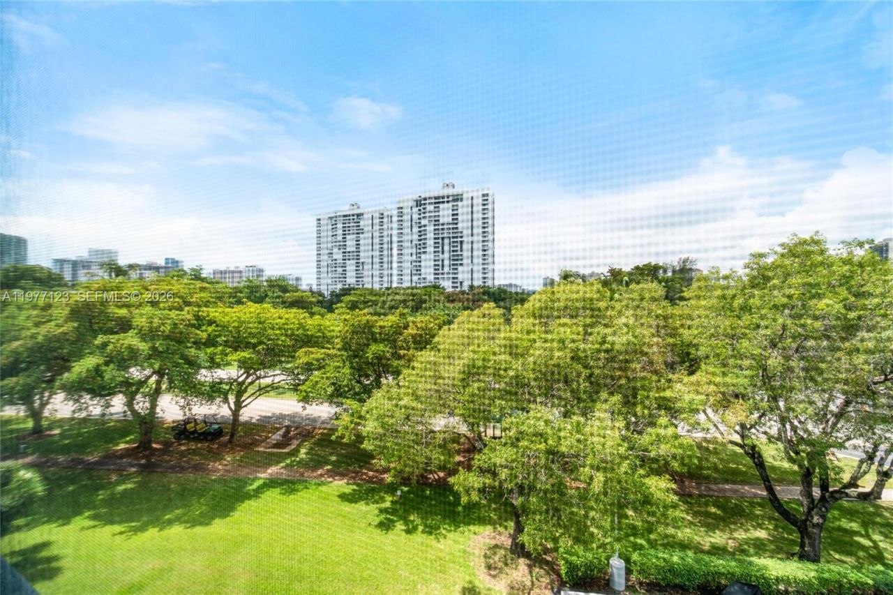 3401 N Country Club Dr , Unit 510, Aventura, FL 33180 Photo