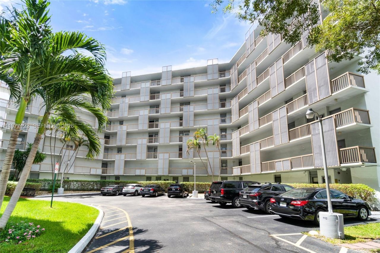 3401 N Country Club Dr , Unit 510, Aventura, FL 33180 Photo