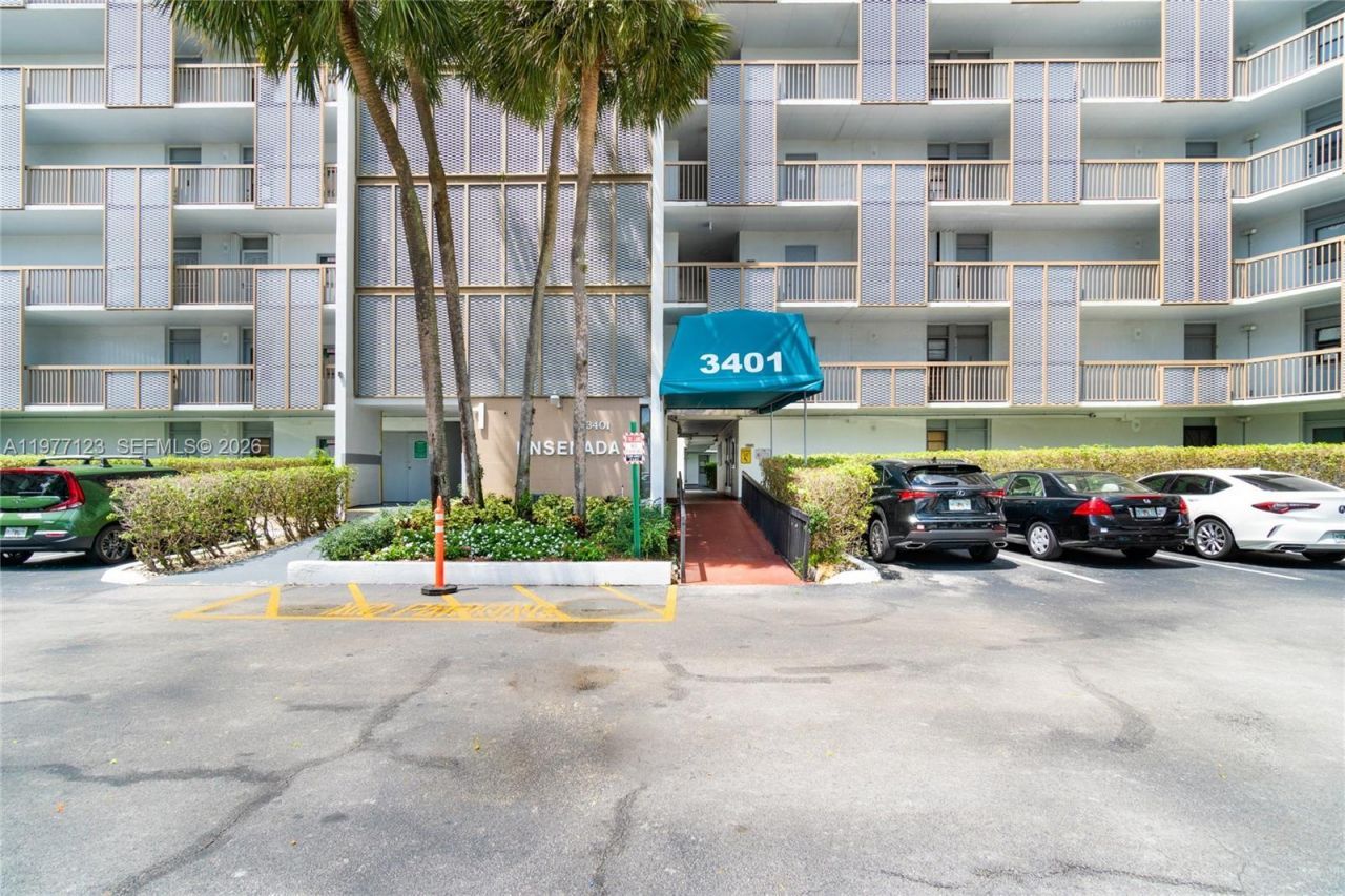3401 N Country Club Dr , Unit 510, Aventura, FL 33180 Photo