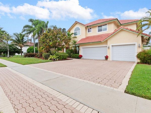 10091 NW 7th St, Plantation, FL 33324