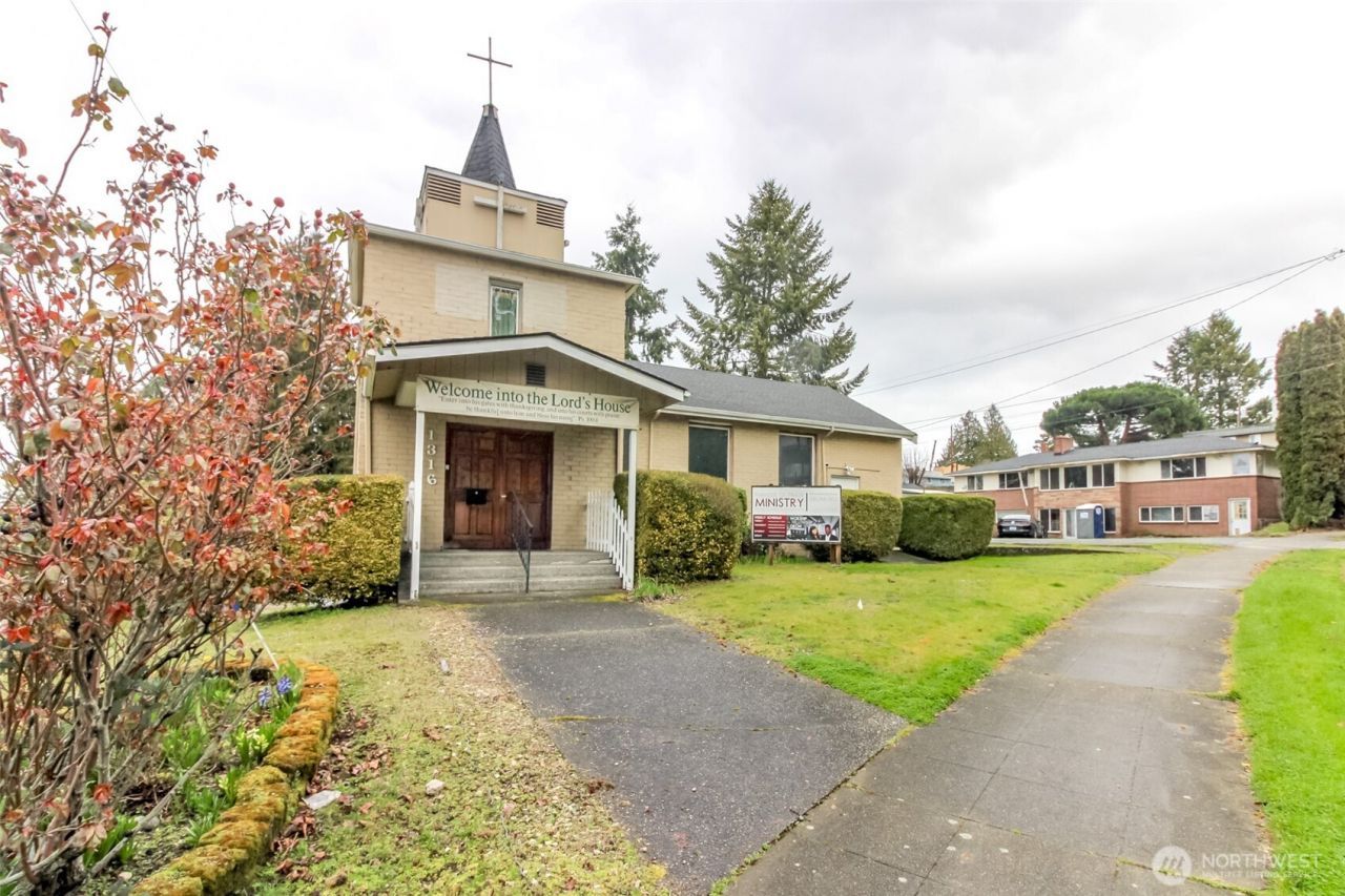 1316 SW Holden Street , Seattle, WA 98106