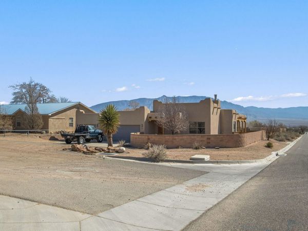 900 Acapulco Court NE, Rio Rancho, NM 87144