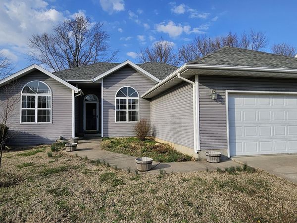 102 Kingsley Drive, Monett, MO 65708